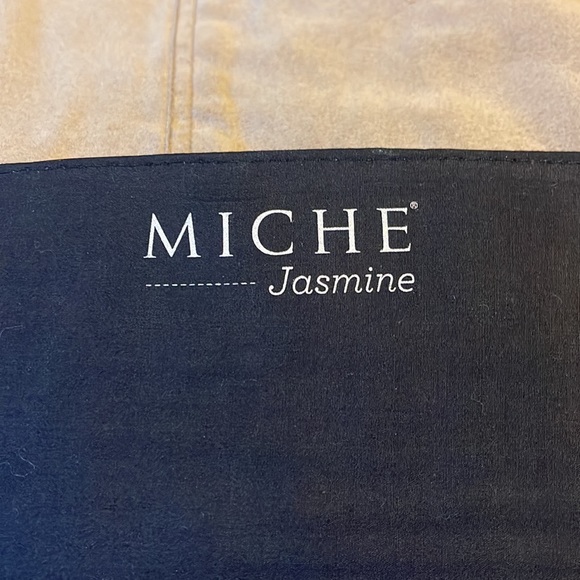 Miche Classic magnetic interchangeable handbag shell. - Picture 2 of 3